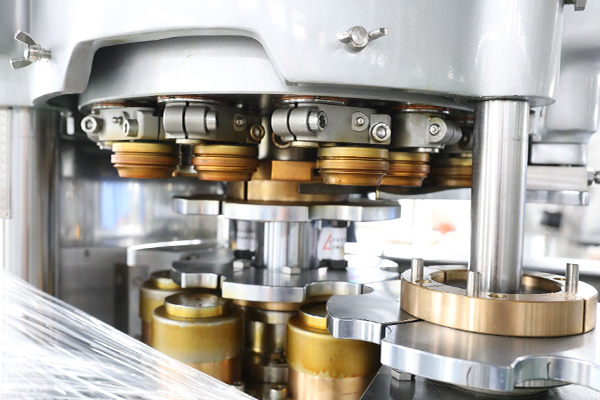 carbonated soft drinks filling machine 碳酸汽水灌装机